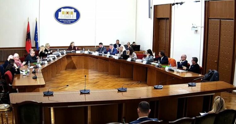 Komisioni Hetimor për ‘Shëndetësinë’ pa dakordësi, mazhoranca paralajmëron sërish bojkot