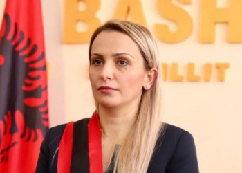 “Bashkia më zaptoi pronën”, nën hetim kryebashkiakja socialiste e Kurbinit