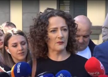 Protesat te bashkia, Malltezi: Veliaj kopje e shëmtuar e Ramës!