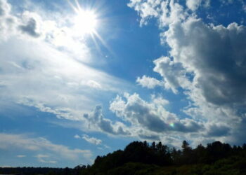 Kthjellime dhe temperatura të larta, parashikimi i motit për sot