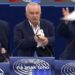 VIDEO – Eurodeputeti nxjerr nga çanta pëllumbin dhe e lëshon në PE