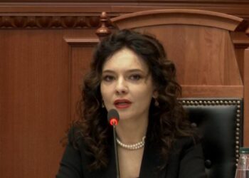 Zhupa kërkoi mbledhjen e Komisionit për Mediat, Spiropali: Kërkon të na vërë në tabaka Shqipërinë e përbaltur nga emisioni italian i gatuar në Tiranë