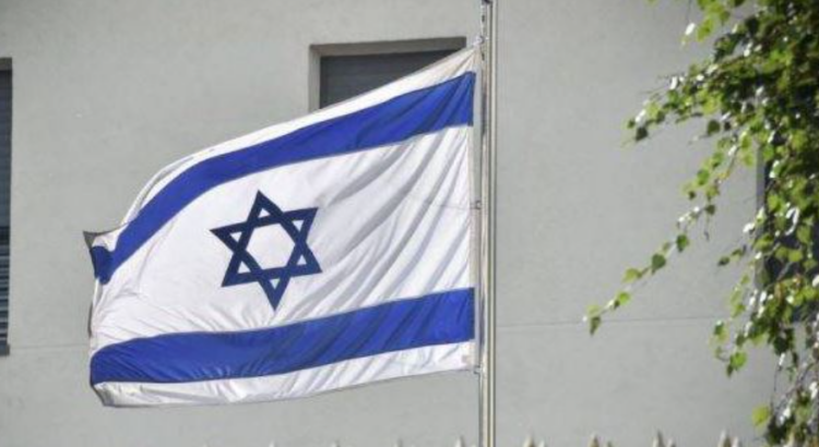 Sulm me thikë në një qendër tregtare në Izrael, tre të lënduar