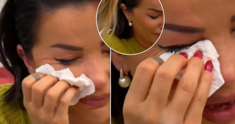 VIDEO-Roza nuk i përmbahet lotëve, merr mesazhin emocionues nga e ëma