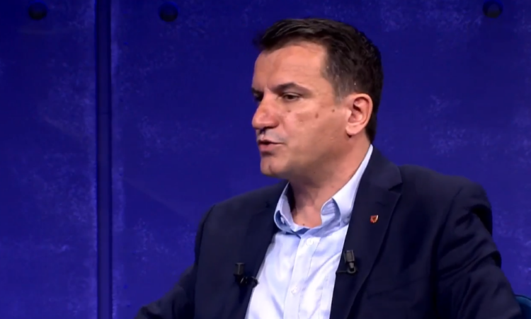 Veliaj bën rolin e Shvejkut/ Ku di unë se ç’bëj unë