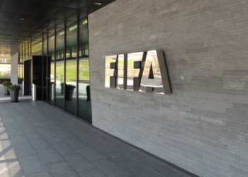 FIFA gati të pranojë ndryshimin e rregullave, pritet revolucion në futboll