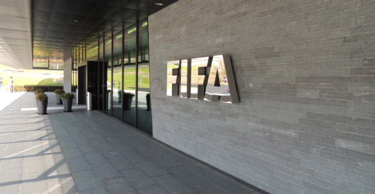 FIFA gati të pranojë ndryshimin e rregullave, pritet revolucion në futboll