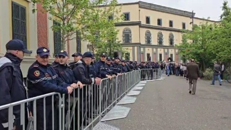 Protestat e opozitës, policia njofton: “Pas orës 9:45, do bllokohen këto rrugë”