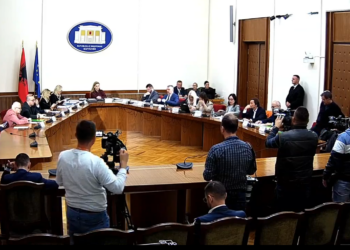 Socialistët braktisin sërish komisionin për koncesionet në Shëndetësi