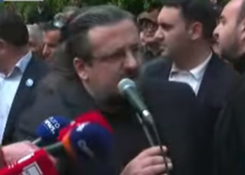 Protesta te bashkia/ Teliti: Të dorëhiqet kryebashkiaku i korrupsionit