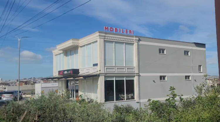 Shpërthim me tritol mobilerisë në Durrës (Pamjet)