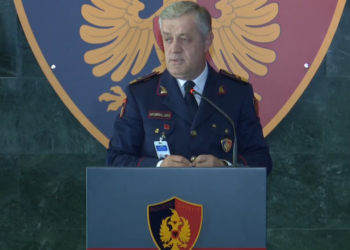 Video – Kryepolici Rrumbullaku acarohet nga pyetjet e gazetarëve