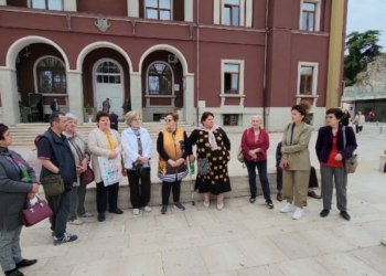 Pa bonus qiraje dhe pa shtëpi, banorët e dëmtuar nga tërmeti protestë para Bashkisë Durrës