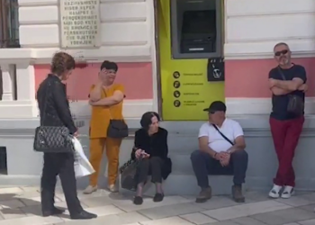 Ndërtimi i portit turistik në Vlorë, banorët protestë para bashkisë: Rishikoni dëmshpërblimin