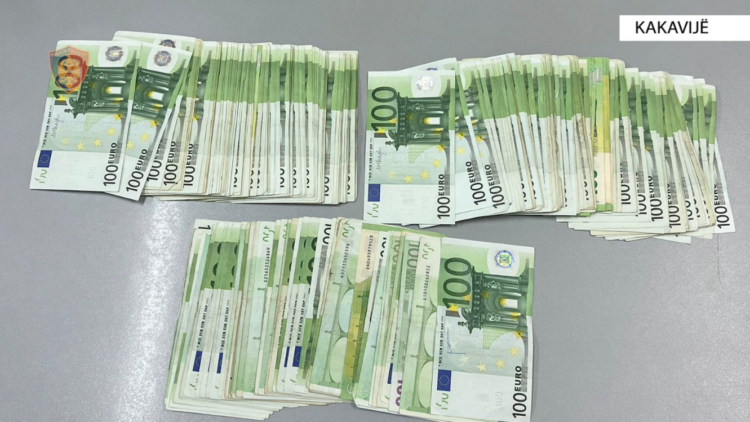 Kakavijë – Nuk deklaroi eurot në kufi, procedohet 60-vjeçari