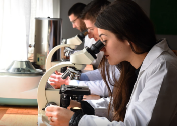 Kërkimi shkencor në krizë i shtyn studiuesit e rinj jashtë Shqipërisë