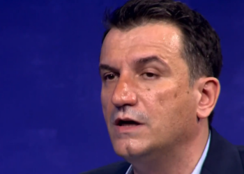 Grida i tregon dhëmbët, Veliaj i lëpihet teksa ‘kullonte’ në djersë: Të kam shok, të kam vlla…