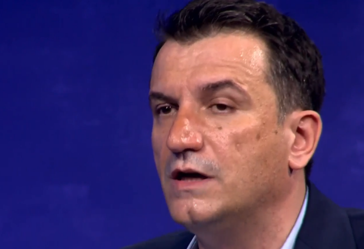 Grida i tregon dhëmbët, Veliaj i lëpihet teksa ‘kullonte’ në djersë: Të kam shok, të kam vlla…