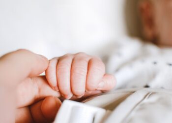 Itali, vdes foshnja 3-muajshe, prindërit çohen në gjyq për keqtrajtim