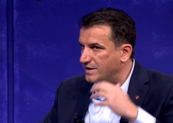 Veliaj mëson matematikën nga Basha: 1000 prokurime në vit, kjo do të thotë 30 në ditë