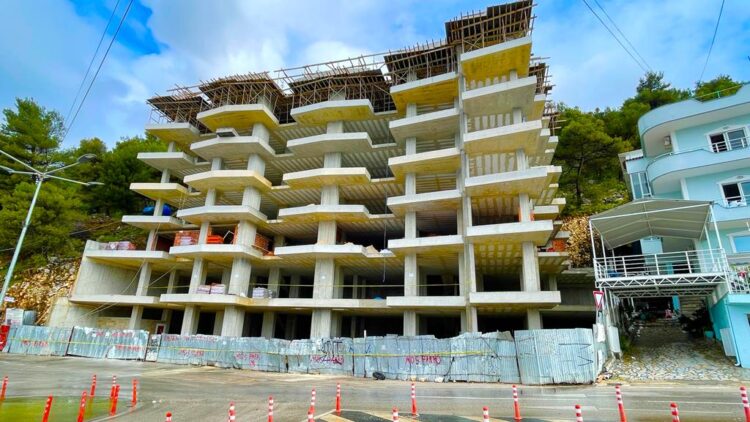  Sarandë/ Dënohet me 2 vite burg biznesmeni, i sekuestrohet pallati 7 kate