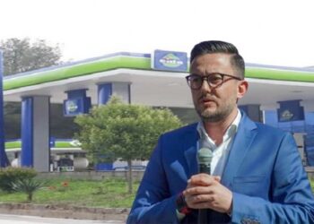 Besion Ajazi i dhuron Frident Kuqit 180 MLN lekë të bashkisë për të mbushur serbatorin
