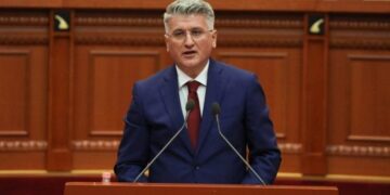 Gjekmarkaj në Kuvend: Premtimi del si petull, gënjeshtra vërshon si përrua