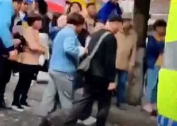 VIDEO/ Shoferi pëson arrest kardiak, autobusi përplas turmën e qytetarëve, tre të vdekur dhe shumë të plagosur