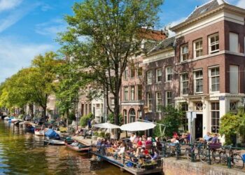 Amsterdami ndalon ndërtimin e hoteleve të reja