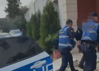 Prezantohej si polic që të bënte s*ks pa lek me eskortat, arrestohet