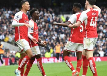Arsenal triumfon ndaj Tottenham dhe merr kreun e Premier League
