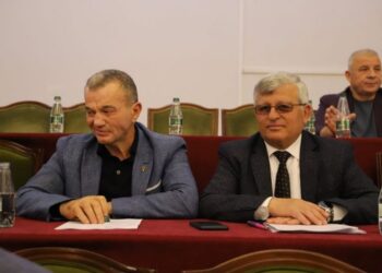 Babë e bir vdiqën në biznesin e tij, deputeti Çela i rikthehet parlamentit