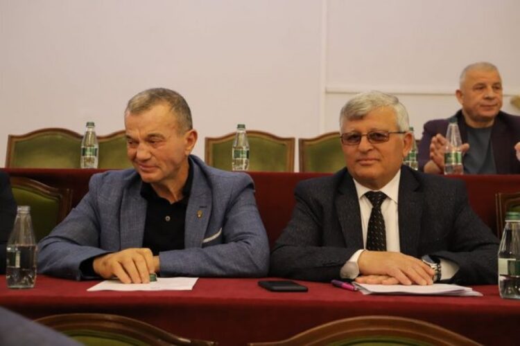 Babë e bir vdiqën në biznesin e tij, deputeti Çela i rikthehet parlamentit