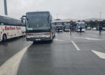 ‘Hakmerret’ Serbia,  bllokon në kufi autobusët me udhëtarë nga Kosova