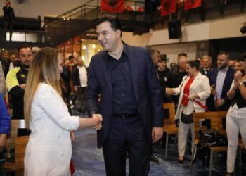 Basha me bashkatdhetarë në Itali: Kasta e vjetër nuk do që ju të votoni