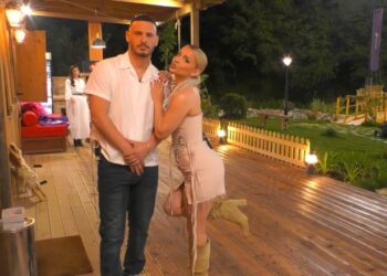 Dijonisi batuta me Baby G: Nëse dal s’do i marr rrobat, do blej të reja te Medreseja