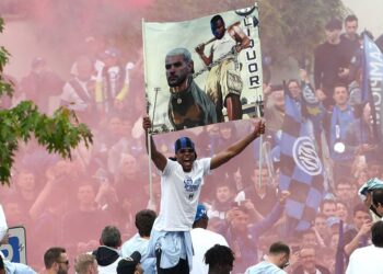 Theo si qen i lidhur me zinxhir, federata italiane nis hetimet për gjestin e Dumfries