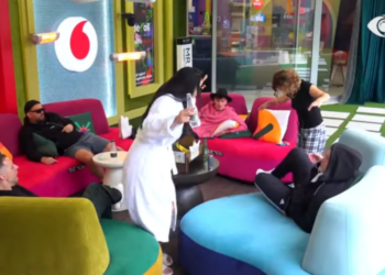 Video/ Erjola lag me ujë Eglën, banorja i hedh në pishinë…