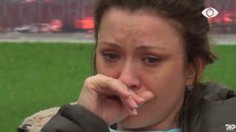 Egla e përlotur: Po pres mjekun/ VIDEO