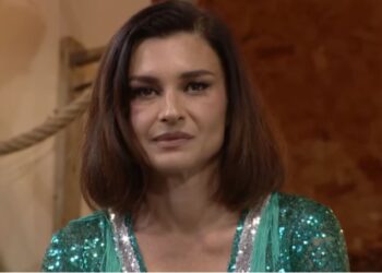 Elsa zbulon tre “burrat e jetës”: Njëri fle përballë e tjetri ngjitur