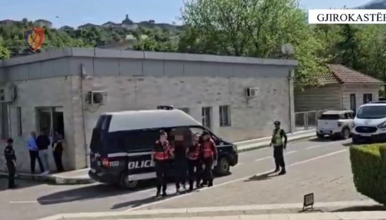 EMRAT/ Goditet grupi i trafikantëve të drogës në Gjirokastër, dy të arrestuar