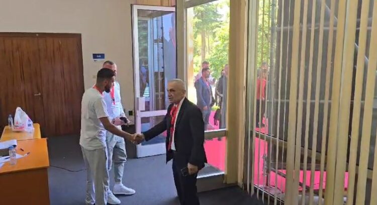 Ilir Meta “braktisë” sallën kur Monika Kryemadhi mori fjalën!