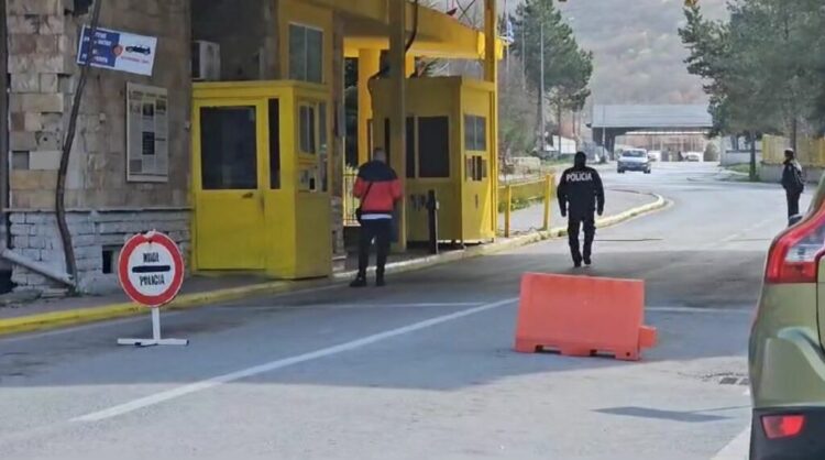 Greva e doganierëve grekë, Kapshtica bosh prej mëngjesit