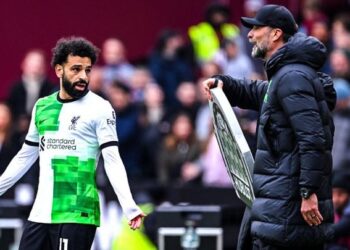 VIDEO – Salah sherr me Klop gjatë ndeshjes: Po fola, do të ketë zjarr!