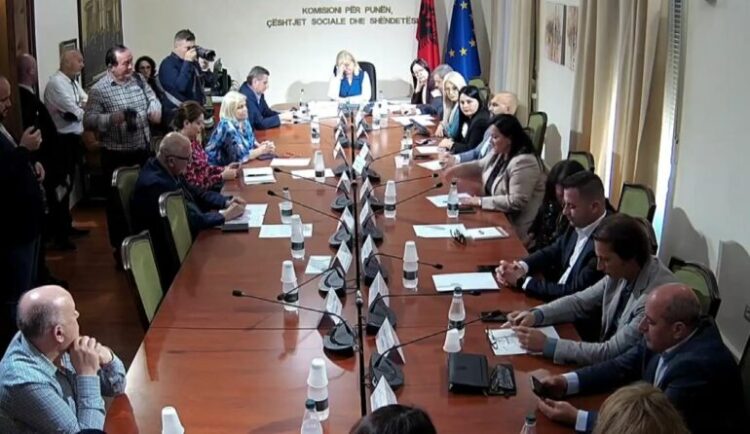 Zjarri në QSUT, ministrja Koçiu flet për herë të pare: “Defekt teknik, pa pasoja!”