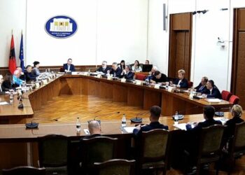 Kërkuan 5 minuta pushim, deputetët e PS nuk kthehen në mbledhjen e komisionit për TIMS