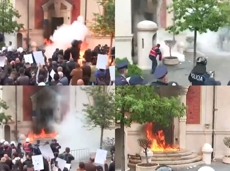 Protesta për dorëheqjen e Veliajt, hidhet molotov në derën e bashkisë (Pamjet)