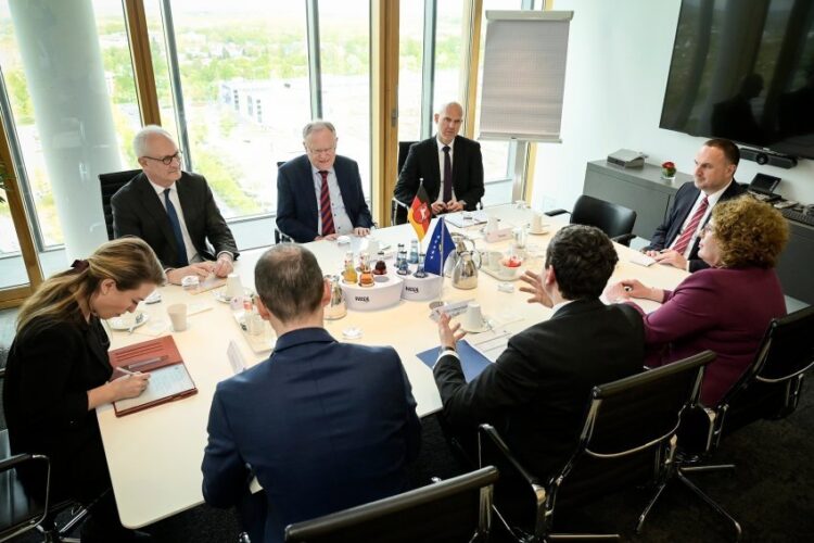 Kurti në Gjermani: Kosova e vendosur për anëtarësim në NATO dhe BE