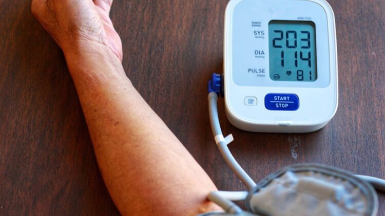 Vuani nga tensioni i lartë? Ja si ta ulni në kushtet e shtëpisë