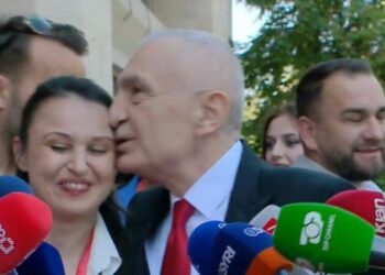 Pse la jashtë Monikën, Meta përgjigjet me leksione historie: “T’ju tregoj për historinë e Stalinit”/ VIDEO